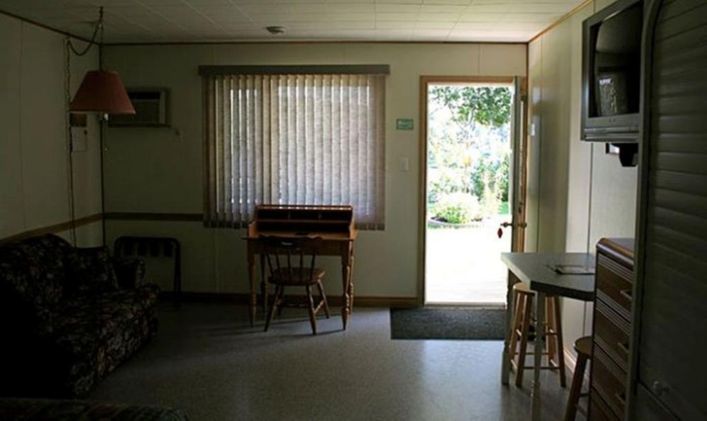 Lanes Riverhouse Inn & Cottages Montague エクステリア 写真