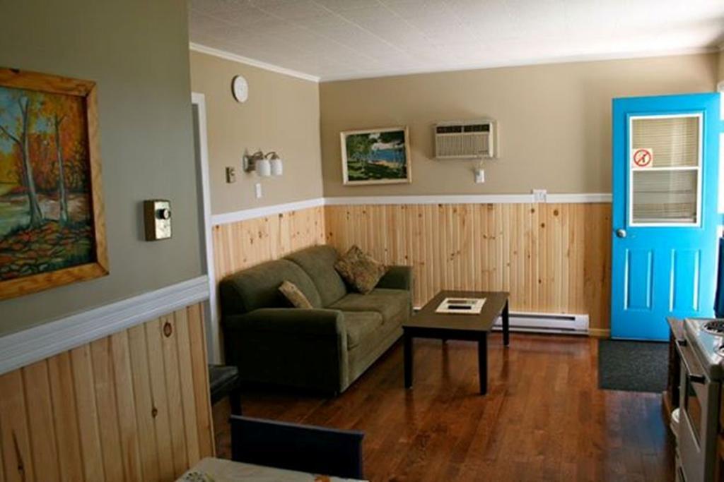 Lanes Riverhouse Inn & Cottages Montague エクステリア 写真